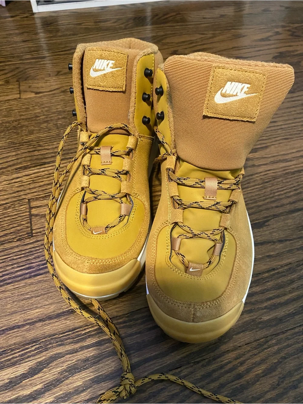 Nike Wheat/White High-Top Hiking Sneaker Boot